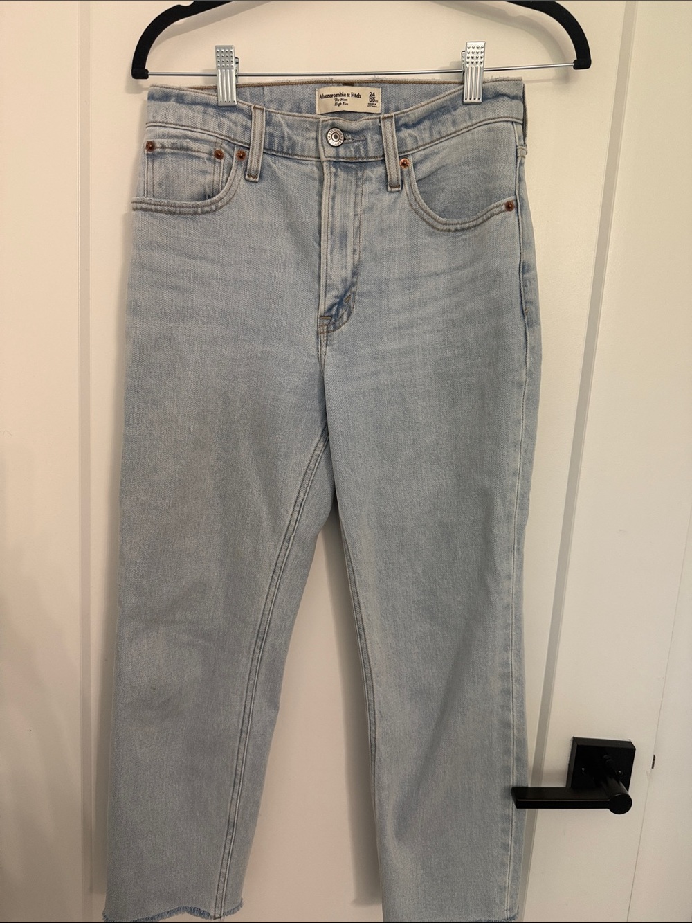 Abercrombie & Fitch The Mom High Rise Jeans - Light Wash